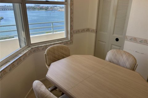 Condo in South Pasadena, Florida, 2 bedrooms № 2391229 - photo 4