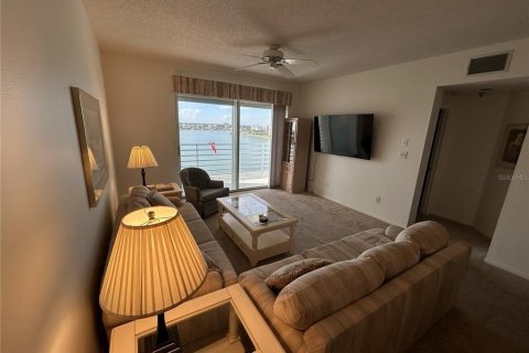 Condo in South Pasadena, Florida, 2 bedrooms № 2391229 - photo 17