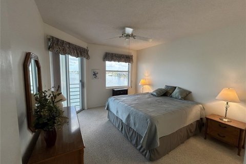Condo in South Pasadena, Florida, 2 bedrooms № 2391229 - photo 18
