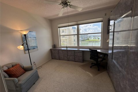 Condo in South Pasadena, Florida, 2 bedrooms № 2391229 - photo 7