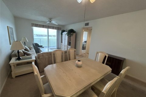 Condo in South Pasadena, Florida, 2 bedrooms № 2391229 - photo 14