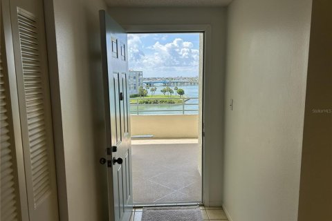 Condo in South Pasadena, Florida, 2 bedrooms № 2391229 - photo 2