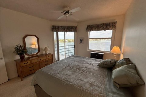 Condo in South Pasadena, Florida, 2 bedrooms № 2391229 - photo 19