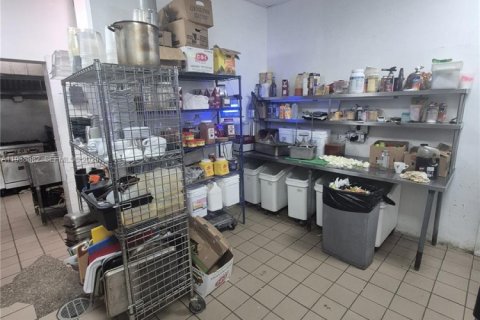 Commercial property in Miami Beach, Florida № 1996944 - photo 6