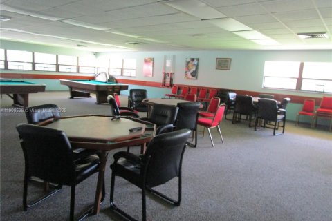 Condo in Tamarac, Florida, 2 bedrooms  № 2015043 - photo 6