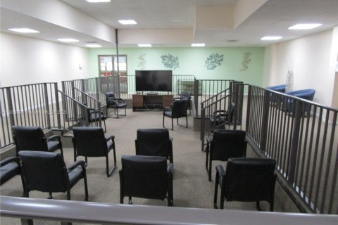 Condo in Tamarac, Florida, 2 bedrooms  № 2015043 - photo 2