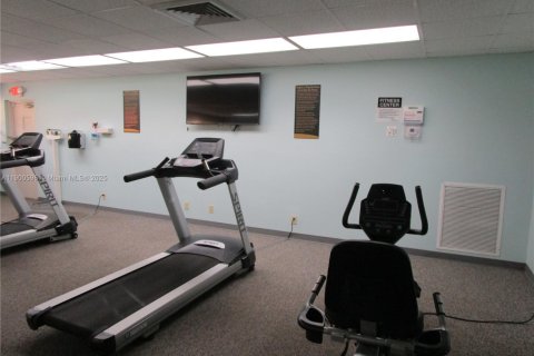 Condo in Tamarac, Florida, 2 bedrooms  № 2015043 - photo 7