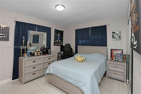 House in Miami Gardens, Florida 4 bedrooms, 131.83 sq.m. № 1691131 - photo 12
