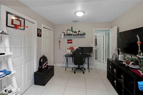 House in Miami Gardens, Florida 4 bedrooms, 131.83 sq.m. № 1691131 - photo 10