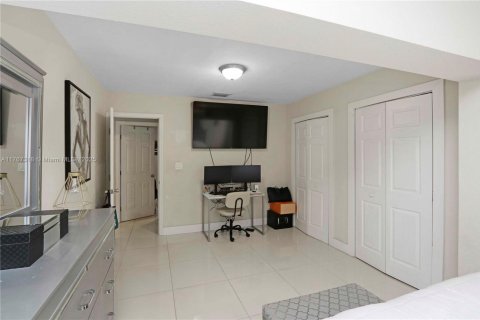House in Miami Gardens, Florida 4 bedrooms, 131.83 sq.m. № 1691131 - photo 14