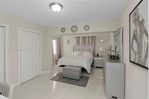 House in Miami Gardens, Florida 4 bedrooms, 131.83 sq.m. № 1691131 - photo 15