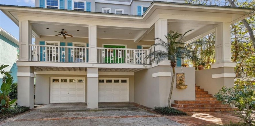 House in Tampa, Florida 6 bedrooms, 408.03 sq.m. № 1732929