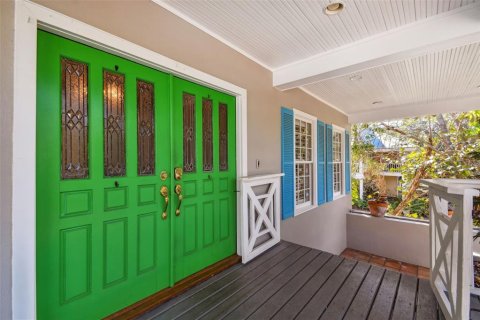 House in Tampa, Florida 6 bedrooms, 408.03 sq.m. № 1732929 - photo 5
