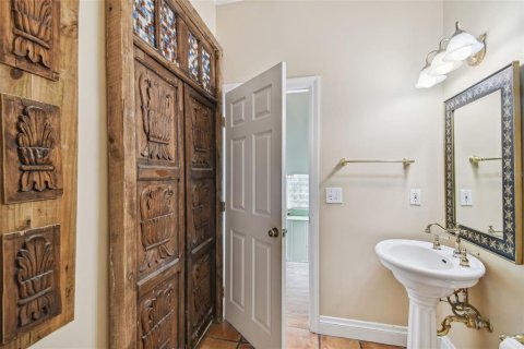 House in Tampa, Florida 6 bedrooms, 408.03 sq.m. № 1732929 - photo 19