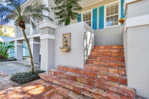 House in Tampa, Florida 6 bedrooms, 408.03 sq.m. № 1732929 - photo 3