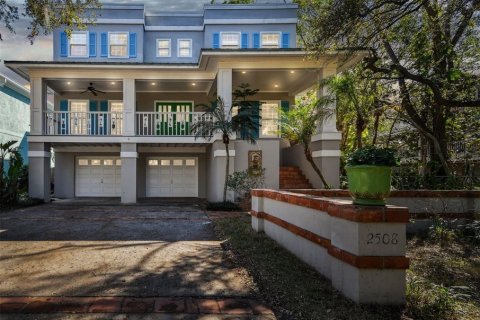 House in Tampa, Florida 6 bedrooms, 408.03 sq.m. № 1732929 - photo 2