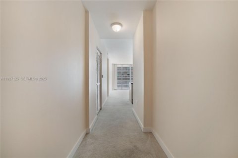 Снять в аренду кондоминиум в Майами, Флорида 2 спальни, 95.13м2, № 1991268 - фото 7