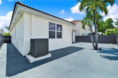 Купить виллу или дом в Хомстед, Флорида 3 спальни, 176.79м2, № 2023978 - фото 6