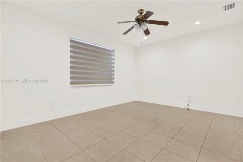 Купить виллу или дом в Хомстед, Флорида 3 спальни, 176.79м2, № 2023978 - фото 19