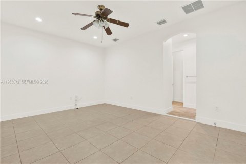 Купить виллу или дом в Хомстед, Флорида 3 спальни, 176.79м2, № 2023978 - фото 20