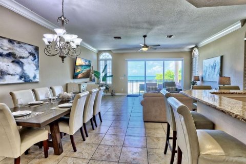 Villa ou maison à vendre à Redington Shores, Floride: 4 chambres, 321.07 m2 № 2389344 - photo 8