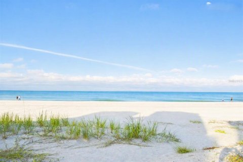 Villa ou maison à vendre à Redington Shores, Floride: 4 chambres, 321.07 m2 № 2389344 - photo 4