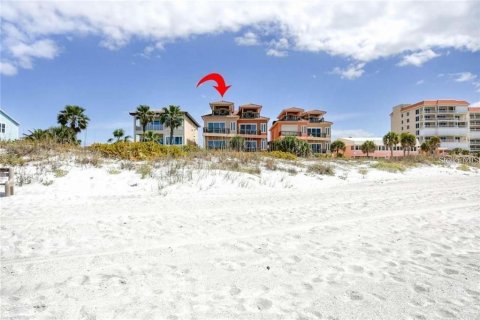 Villa ou maison à vendre à Redington Shores, Floride: 4 chambres, 321.07 m2 № 2389344 - photo 3