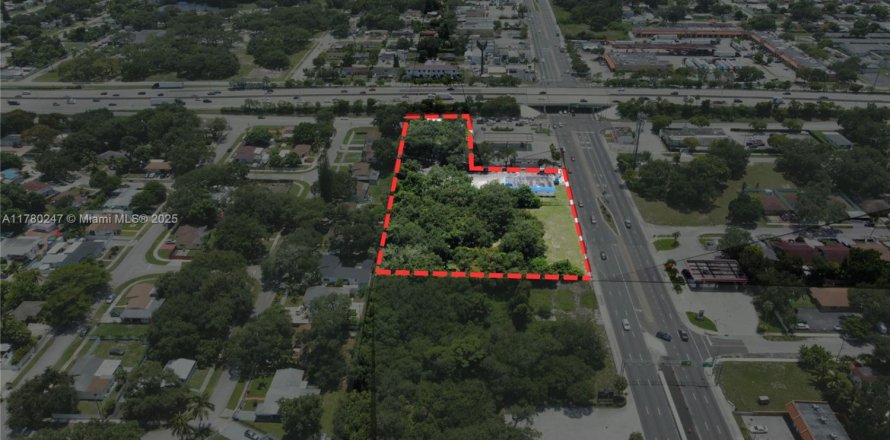 Commercial property in Miami Gardens, Florida № 1895484
