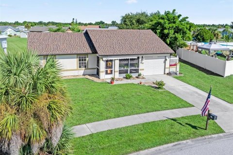 Villa ou maison à vendre à Port Charlotte, Floride: 3 chambres, 103.68 m2 № 1375331 - photo 4