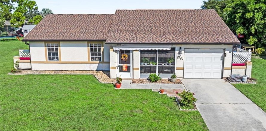 Villa ou maison à Port Charlotte, Floride 3 chambres, 103.68 m2 № 1375331