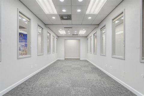 Propiedad comercial en venta en Orlando, Florida, 289.02 m2 № 1724990 - foto 4