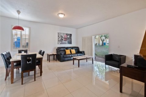 Townhouse in Davenport, Florida 4 bedrooms, 172.43 sq.m. № 1064097 - photo 7