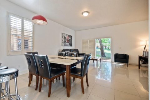 Townhouse in Davenport, Florida 4 bedrooms, 172.43 sq.m. № 1064097 - photo 6