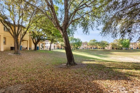 Townhouse in Davenport, Florida 4 bedrooms, 172.43 sq.m. № 1064097 - photo 24