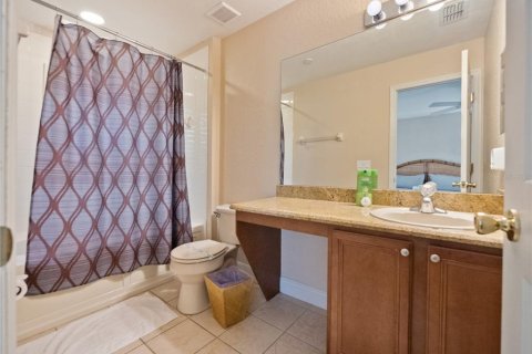 Townhouse in Davenport, Florida 4 bedrooms, 172.43 sq.m. № 1064097 - photo 16