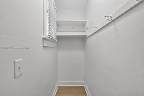 Casa en alquiler en Lake Worth, Florida, 2 dormitorios, 63.17 m2 № 1972138 - foto 18