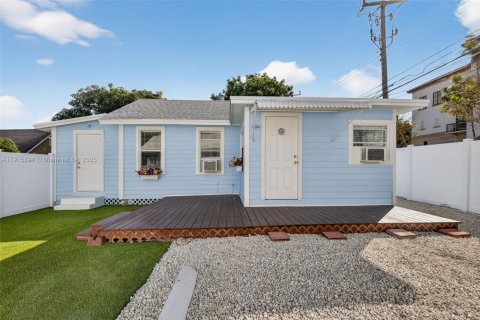 Casa en alquiler en Lake Worth, Florida, 2 dormitorios, 63.17 m2 № 1972138 - foto 3