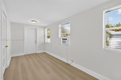 Casa en alquiler en Lake Worth, Florida, 2 dormitorios, 63.17 m2 № 1972138 - foto 6