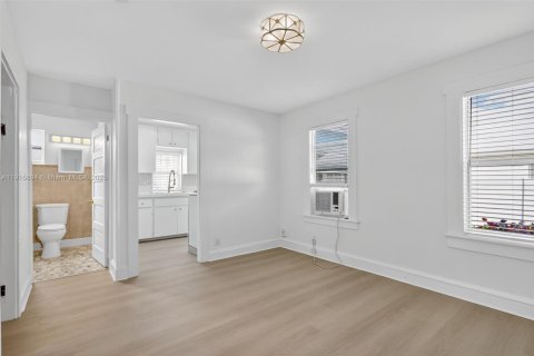 Casa en alquiler en Lake Worth, Florida, 2 dormitorios, 63.17 m2 № 1972138 - foto 7