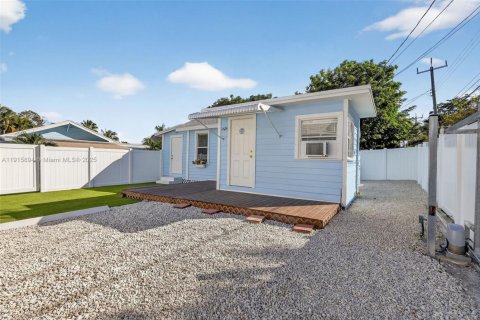 Casa en alquiler en Lake Worth, Florida, 2 dormitorios, 63.17 m2 № 1972138 - foto 2