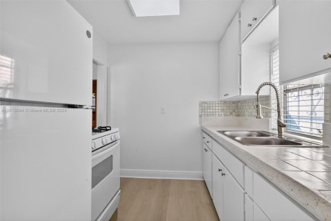 Casa en alquiler en Lake Worth, Florida, 2 dormitorios, 63.17 m2 № 1972138 - foto 14