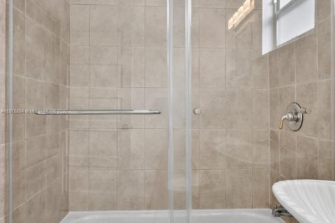 Casa en alquiler en Lake Worth, Florida, 2 dormitorios, 63.17 m2 № 1972138 - foto 20