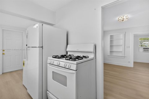 Casa en alquiler en Lake Worth, Florida, 2 dormitorios, 63.17 m2 № 1972138 - foto 15