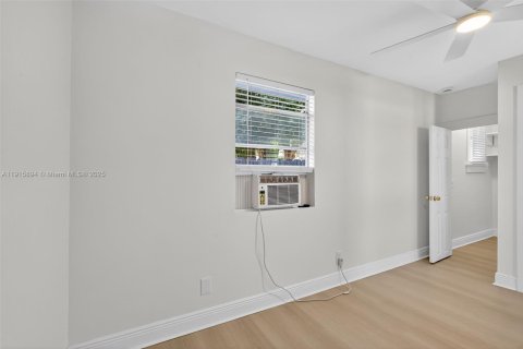 Casa en alquiler en Lake Worth, Florida, 2 dormitorios, 63.17 m2 № 1972138 - foto 10