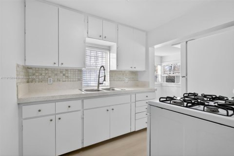 Casa en alquiler en Lake Worth, Florida, 2 dormitorios, 63.17 m2 № 1972138 - foto 13