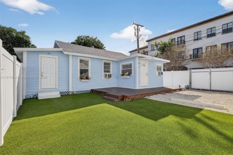 Casa en alquiler en Lake Worth, Florida, 2 dormitorios, 63.17 m2 № 1972138 - foto 1