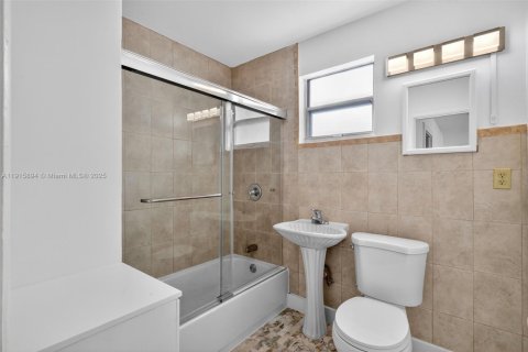 Casa en alquiler en Lake Worth, Florida, 2 dormitorios, 63.17 m2 № 1972138 - foto 19