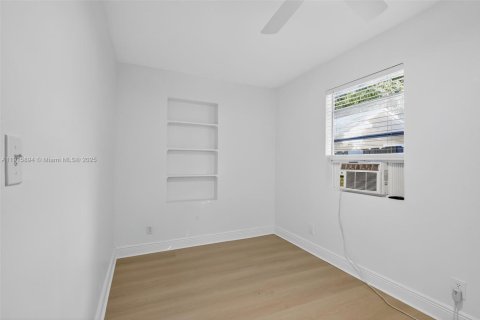 Casa en alquiler en Lake Worth, Florida, 2 dormitorios, 63.17 m2 № 1972138 - foto 9