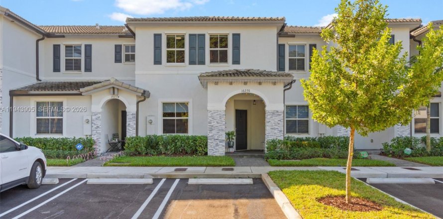 Adosado en Homestead, Florida 3 dormitorios, 149.76 m2 № 2000822