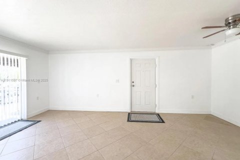 Снять в аренду кондоминиум в Уэст-Палм-Бич, Флорида 2 спальни, 65.77м2, № 1967341 - фото 5